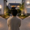 EV充電器だけにするかV2Hを選ぶかを迷う分かれ道のイメージ